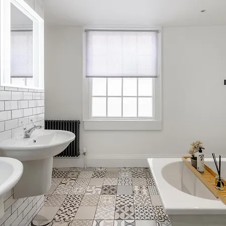 The Old Crescent Bakery - 4 Bedroom Residence In Bath By Mint Stays Exterior photo